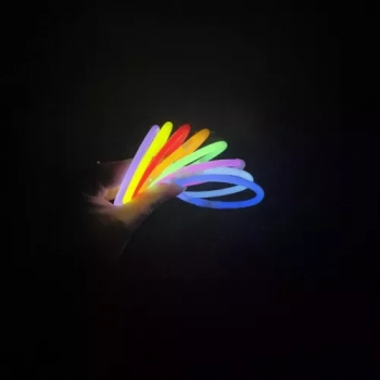 1Mcz Svítící tyčinky, náramky Glow Sticks 20 x 0,5cm 100ks vícebarevné (multicolored)